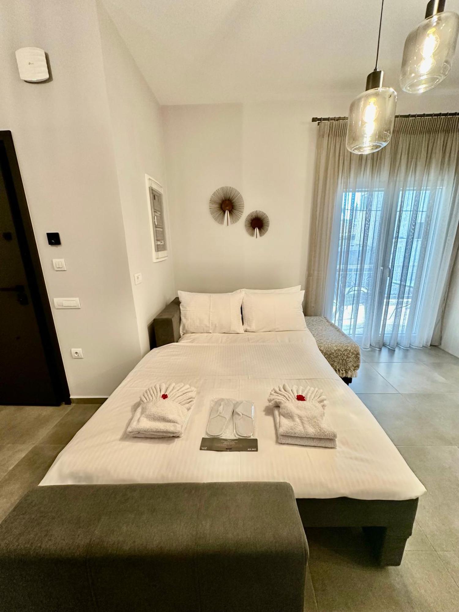 Louisa Luxury Apartments Preveza Bagian luar foto